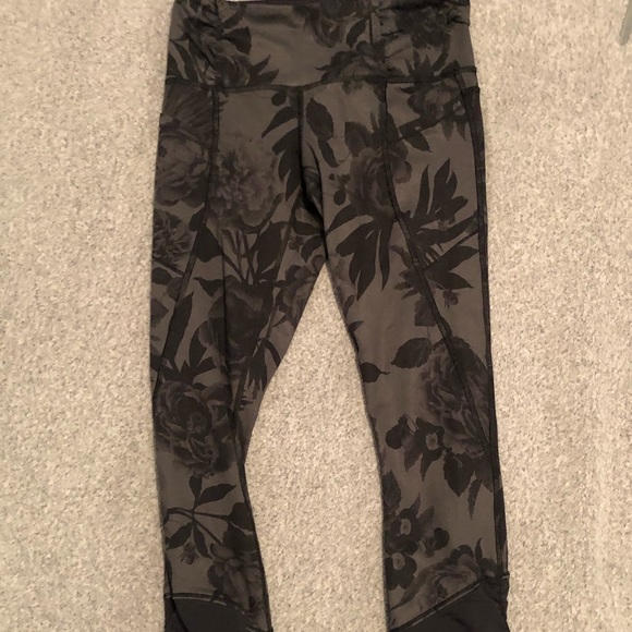 Lululemon crop - Picture 3 of 4